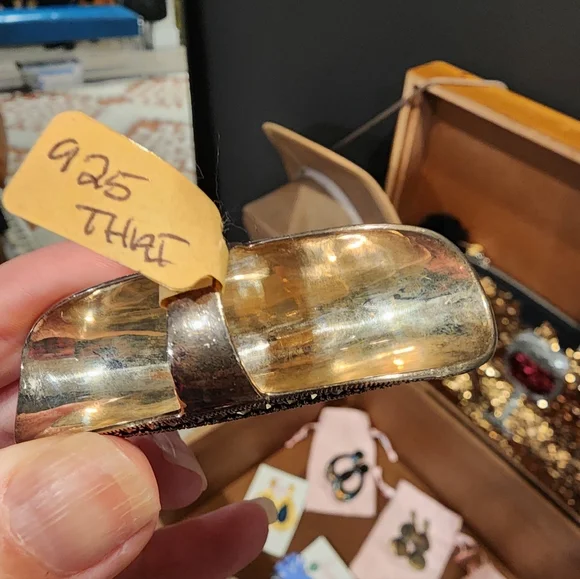 Swavorski Statement Ring - Picture 2 of 3